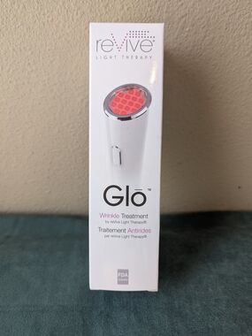 Glo Wrinkle Treatment Light Therapy Device - White by reVive